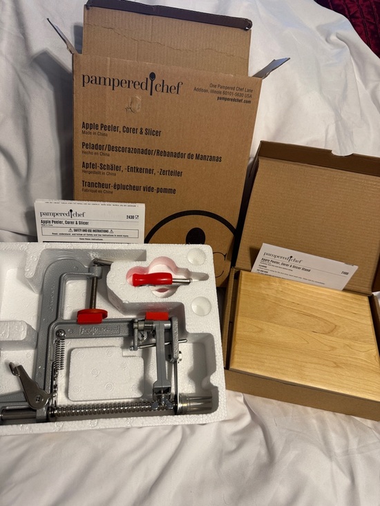 Pampered Chef Other - Pampered Chef NIB Apple 🍎 Core/Slice/Peel with Base 2430/2466